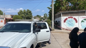 Matan a balazos a un hombre y le cubren el rostro; lo dejan tirado cerca de la Prepa Sandino de la UAS, en la Libertad, en Culiac&aacute;n