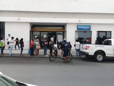 Cajera se lleva el susto de su vida en asalto a matriz bancaria, en Culiac&aacute;n