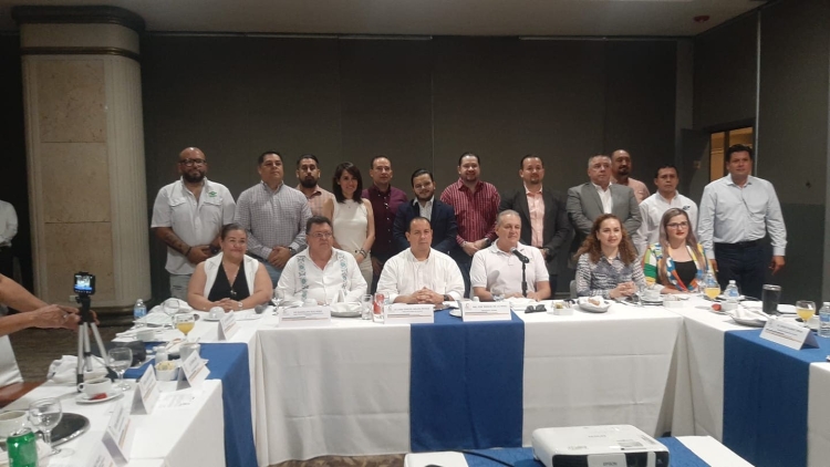 Hoteles y restaurantes podr&iacute;an retomar el uso de cubrebocas y gel contra el Covid