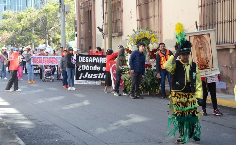 Mujeres por los ejecutados, secuestrados y desaparecidos de NL peregrinan a Santuario de Guadalupe