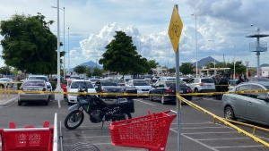 Atacan a balazos a un joven en plaza comercial de Infonavit Humaya, Culiac&aacute;n
