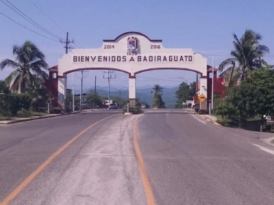 Automovilista muere al volcar y caer a barranco, en Badiraguato