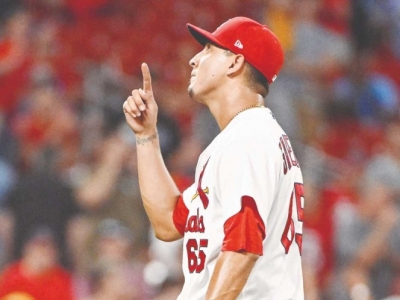 El sonorense Giovanny Gallegos se rodea de leyendas