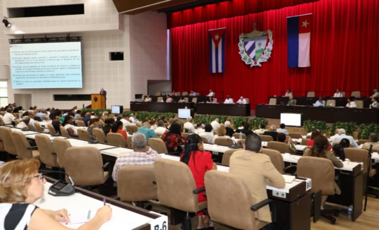 Cuba aprueba en un giro econ&oacute;mico sin precedentes paquete de reformas de libre mercado