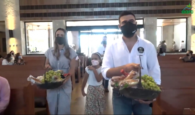 Como cada 24 de junio, agricultores cumplen con Dios y llevan sus ofrendas a la iglesia