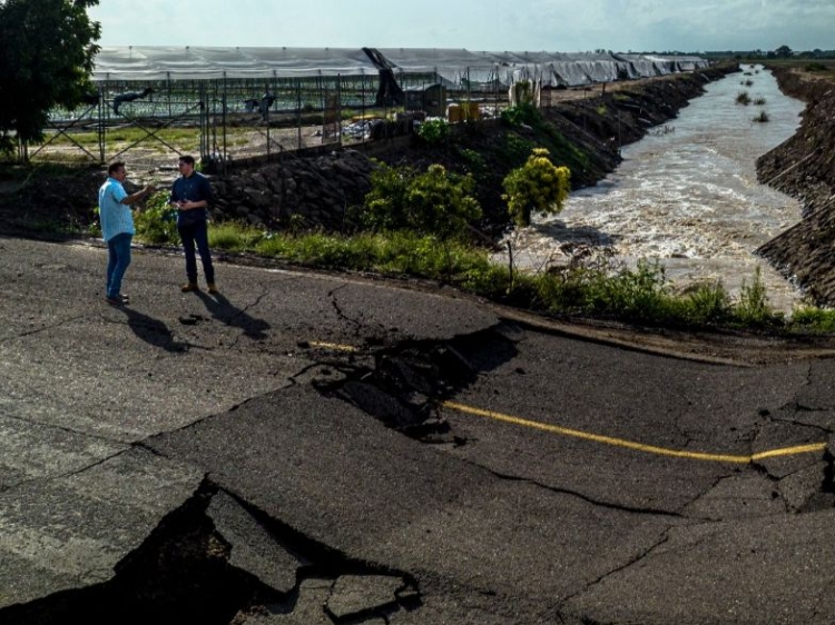 Deja hurac&aacute;n Norma destrozos de puentes y carreteras de Sinaloa