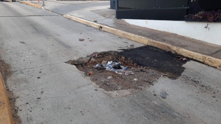 Se abre un socav&oacute;n en &Aacute;lvaro Obreg&oacute;n tras fuertes lluvias en Culiac&aacute;n
