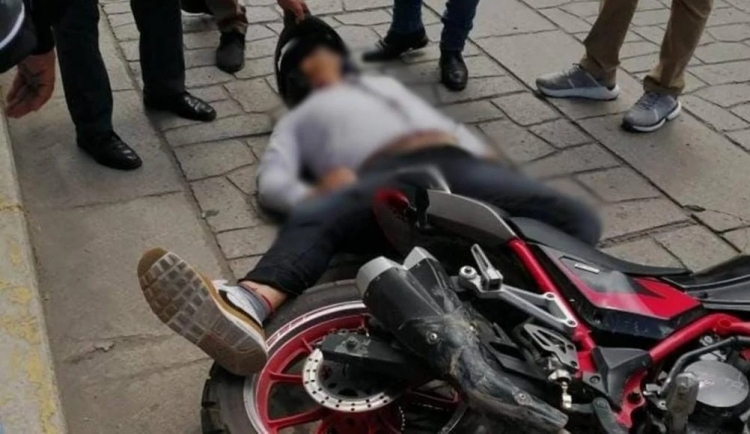 Asesinan a balazos a motociclista en pleno Centro Hist&oacute;rico de la ciudad de Oaxaca; despliegan operativo