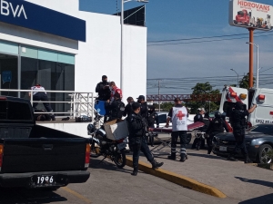 A punta de bala, polic&iacute;as frustran asalto bancario en el Mercado de Abastos, de Culiac&aacute;n