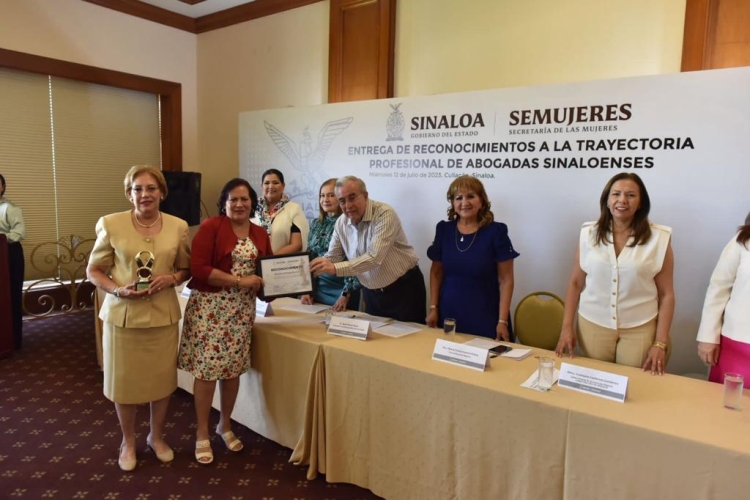 Rocha reconoce el papel de la mujer en la abogac&iacute;a