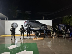 Aseguran un veh&iacute;culo con armas y ponchallantas fuerzas federales en Culiac&aacute;n