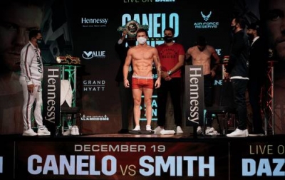 Canelo y Smith libran la b&aacute;scula
