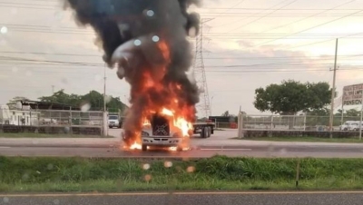 Bloqueos, quema de veh&iacute;culos y caos: as&iacute; amanece Tabasco