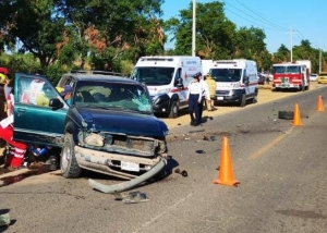 Tres lesionados deja choque m&uacute;ltiple en la carretera Navolato&ndash;El Castillo