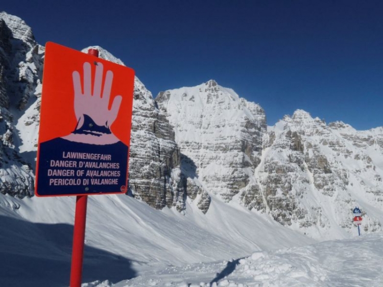 Austria reporta m&aacute;s de 100 avalanchas; hay 9 muertos