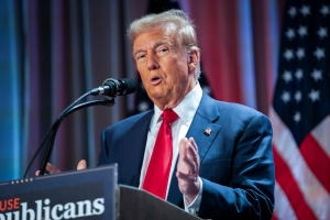 Trump amenaza con acabar con el derecho a la ciudadan&iacute;a por nacimiento para los indocumentados desde &ldquo;el d&iacute;a uno&rdquo; de su Gobierno