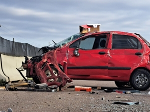 Conductor de autom&oacute;vil resulta ileso tras volcarse en la carretera Culiac&aacute;n-Eldorado