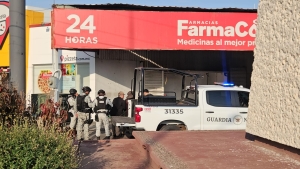 De varios tiros matan a un hombre afuera de una farmacia, en Las Quintas, en Culiac&aacute;n
