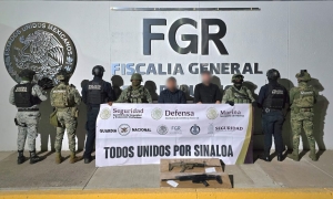 En el pueblo de San Francisco, en Culiac&aacute;n, fuerzas especiales capturan a dos civiles armados con fusiles SCAR