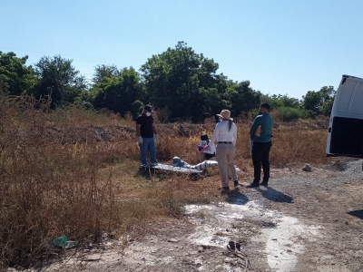 Envuelto en pl&aacute;stico, dejan cuerpo de un hombre asesinado, en carretera vieja a Navolato