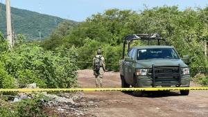 Abandonan el cuerpo de una persona asesinada y encobijada, en Loma de Rodriguera, en Culiac&aacute;n