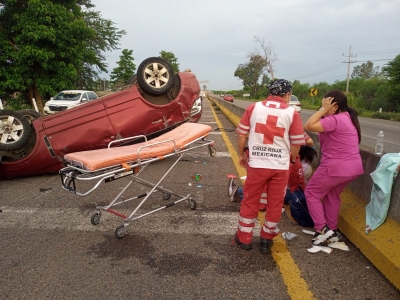 &iexcl;Volcadura! Maestra sufre amputaci&oacute;n de dedo en accidente sobre autopista Benito Ju&aacute;rez, en Culiac&aacute;n