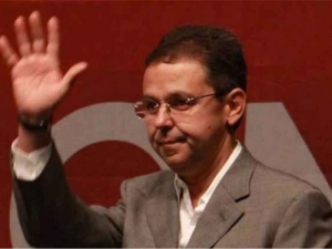 C&eacute;sar Y&aacute;&ntilde;ez llega a Gobernaci&oacute;n, releva a Rabindranath Salazar