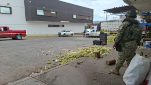 Mueren hombre y mujer tras ser atacados a balazos en local de elotes en el Mercado de Abastos, en Culiac&aacute;n
