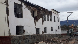 Ecuador: Sismo causa p&aacute;nico y destrucci&oacute;n de inmuebles