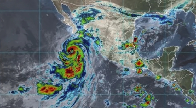 "Kay" se convierte en hurac&aacute;n categor&iacute;a 2, alertan por lluvias torrenciales y muy fuertes para Baja California Sur y Sinaloa: SMN