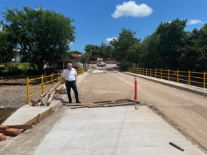 Supervisa Rocha puente de La Apoma, Badiraguato