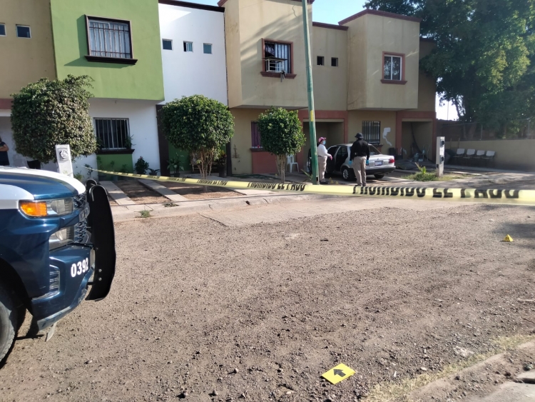 Dos hombres fueron atacados a balazos en el fraccionamiento Terranova, muere uno de ellos