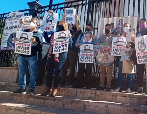 Todas las personas p&uacute;blicas son espiadas, incluyendo periodistas: Loza Ochoa