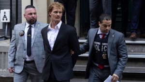 Indignaci&oacute;n en Nueva York: juntan 1.5 mdd para pagar la defensa de ex marine que mat&oacute; a imitador de Michael Jackson en el Metro