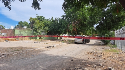 Bomberos de Culiac&aacute;n sofocan incendio en camioneta en Fracc. Capistrano: hab&iacute;a una persona muerta dentro del veh&iacute;culo