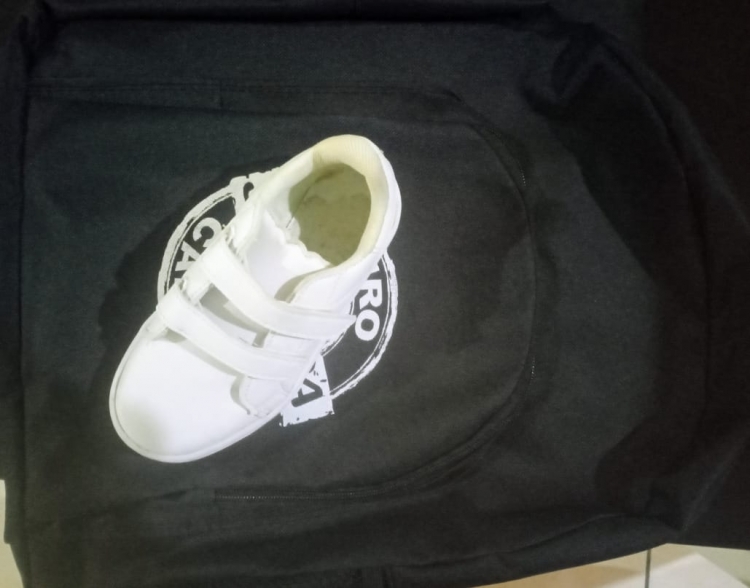 Retrasados pero s&iacute; habr&aacute; tenis escolares, asegur&oacute; el gobernador