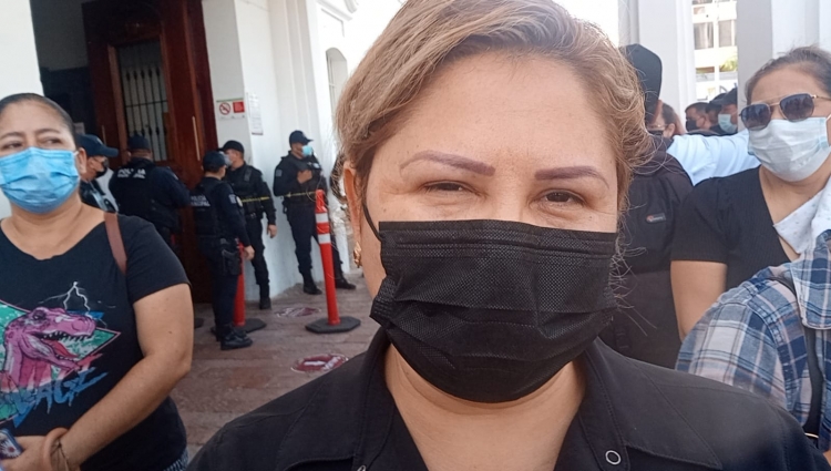 Estamos mendigando un derecho, quiere Ferreiro que pidamos limosna, lament&oacute; una viuda polic&iacute;a