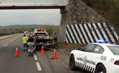 Ejecutan a tres j&oacute;venes y los tiran a lado de la autopista Mazatl&aacute;n-Culiac&aacute;n