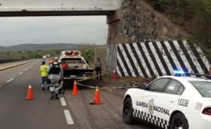 Ejecutan a tres j&oacute;venes y los tiran a lado de la autopista Mazatl&aacute;n-Culiac&aacute;n