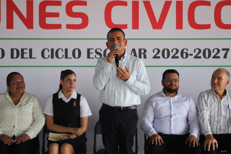 De alumno a alcalde: Jorge Boj&oacute;rquez regresa a su secundaria y anuncia mejoras para el plantel