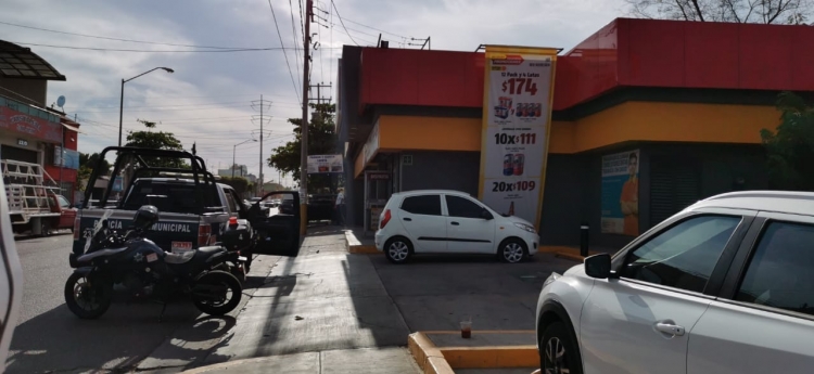 Dos agentes de la Polic&iacute;a Municipal resultaron lesionados al ser atacados por sujetos armados en la colonia Guadalupe Victoria.