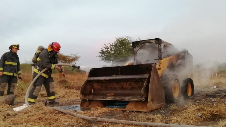 Se incendia m&aacute;quina procesadora de alimento para aves de una empresa a la altura de La Primavera
