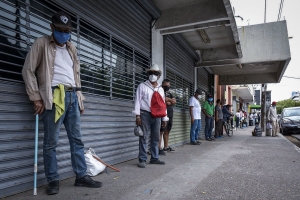 Mexicanos perciben un ingreso no mayor a dos salarios m&iacute;nimos, se&ntilde;al&oacute; el Inegi