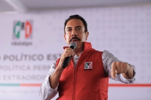 Renuncia Omar Fayad al PRI