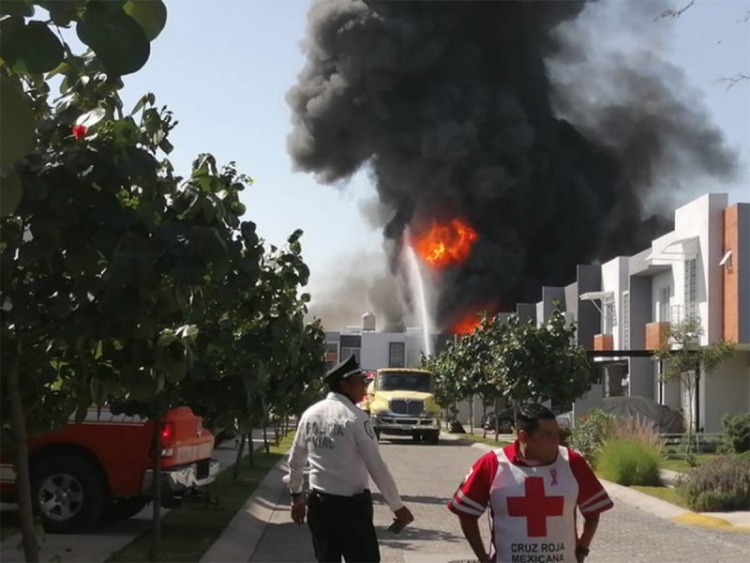Se registra fuerte explosi&oacute;n e incendio en f&aacute;brica de Tlaquepaque, Jalisco