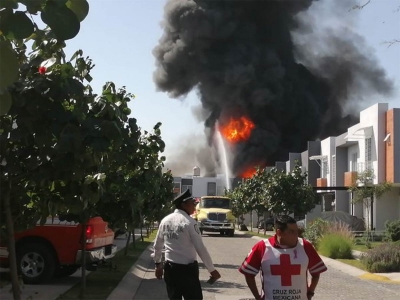 Se registra fuerte explosi&oacute;n e incendio en f&aacute;brica de Tlaquepaque, Jalisco