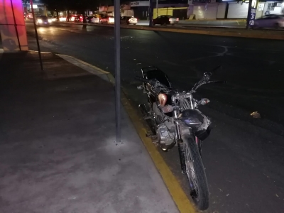 Motociclista se fractur&oacute; la mano en accidente ocurrido sobre el bulevar Maqu&iacute;o Clouthier