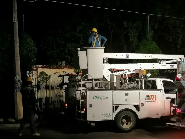 Ama de casa se electrocuta con el tendedero de su patio durante la lluvia