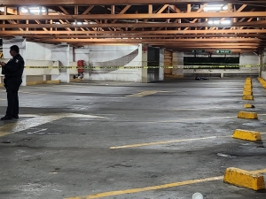 Un joven es asesinado a balazos en el estacionamiento de la plaza Del R&iacute;o, Culiac&aacute;n