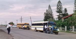 La DTyV sac&oacute; siete unidades piratas de transporte de jornaleros en Navolato